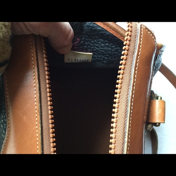 *SOLD* Dooney & Bourke AWL Large Satchel Shldr Bag Blk/Tn - Picture 15 of 16